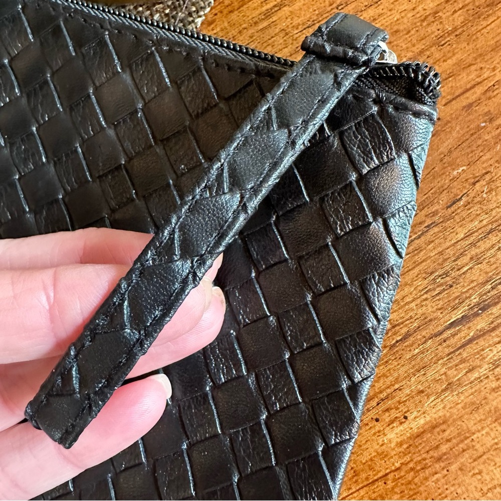 🛍️🛍️ BLACK BASKET WEAVED PATTERN PLEATHER COSMETIC BAG. 🩷 - Picture 9 of 9
